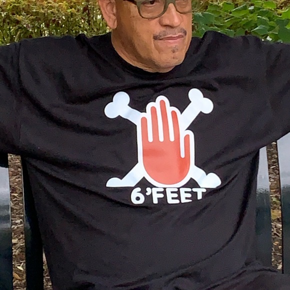 6’ FEET Hand And Cross Bones Tee Shirt - Picture 7 of 8